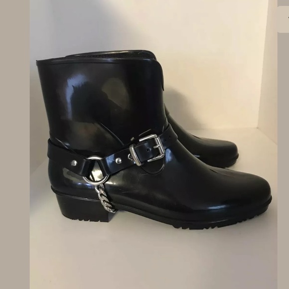 short rubber rain boots